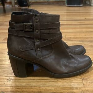 Clarks Brown Leather Healed Ankle Boots GUC